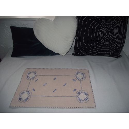 Napperon Ancien Broderie Ajoure Faite Main Toile Lin crue Longueur 45 Cm Largeur 28.5 Cm . Broderie Point Lanc Pass Plat Et Broderie Ajoure