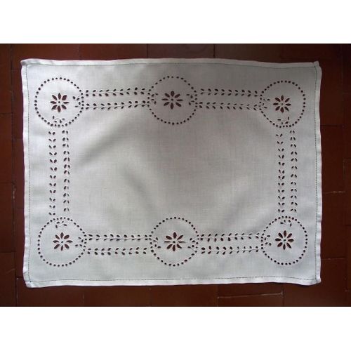 Napperon Ancien Centre De Table Ou Dessus De Buffet Entirement Brod Main Excut Par Des Main Experte Broderie Anglaise Et Jour 