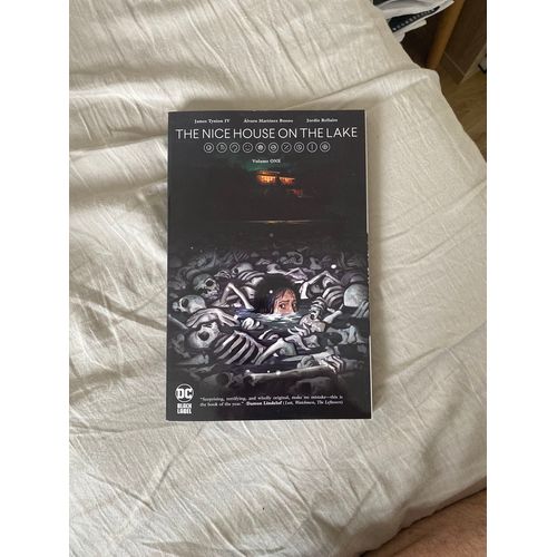 The Nice House On The Lake Vol. 1    Format Broch 