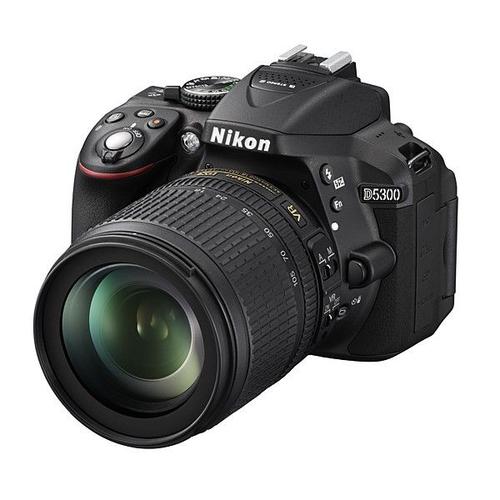 Nikon D5300 + Objectif AF-S VR DX 18-105 mm