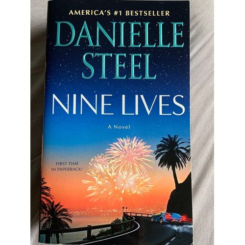 Nine Lives    Format Broch 