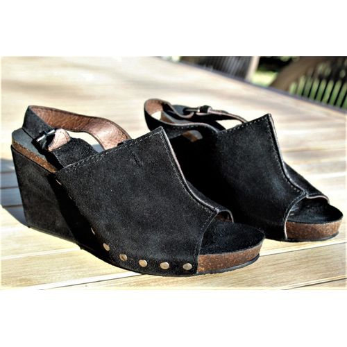 Nu Pieds Minelli (Marque Efface) En Daim Noir,Joliement Clouts Sur Un Ct.Pointure tiquete':37.Mesure Semelle Interieure:23,5cm.Talons Recouverts En Peau, Hteur:9cm.Envoi Mondial Relay.