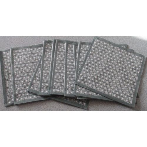 Onze Serviettes En Papier Jetables Grises Avec Un Discret Motif Blanc Festif - 32x32cm