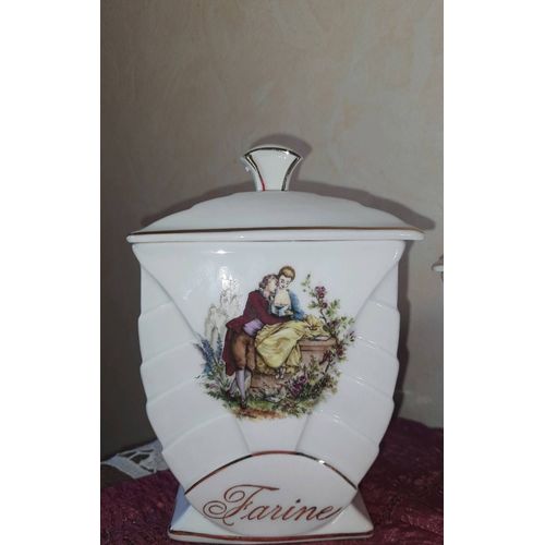 Ots  pices En Porcelaine Scne Romantique Et Bucolique De F.D. Chauvigny. Srie Complte De 6 Pots Farine, Sucre, Caf, Th, Poivre, pices. Tous Les Pots Ont Sous Leur Base Un Tampon. 2.700gr  
