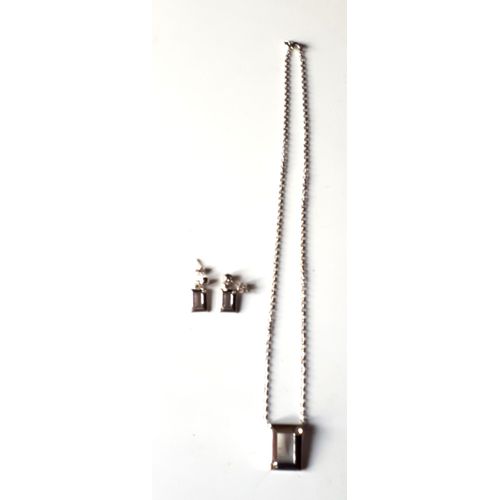 Parure Compose D'un Pendentif Rectangulaire En Mtal Brillant Avec Petites Pierres Blanches Coulissant Sur Une Fine Chaine Argente + Discrets Pendants D'oreilles Assortis-Bijoux Fantaisie Lip