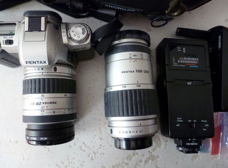 PENTAX MZ 50 + objectif 28-80 + objectif 100-300 + 1 flash tokura 4025
