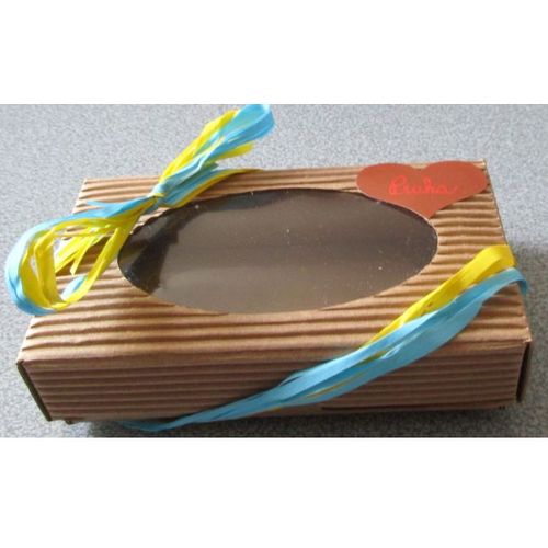 Petit Coffret Carton 14.5x8x4cm- Couvercle Dtach De Forme Ondule Avec Fentre De Visualisation Et Petit Coeur Marqu Praha (Prague )- Avec Liens Raphia Vert Et Jaune-Vendu Vide
