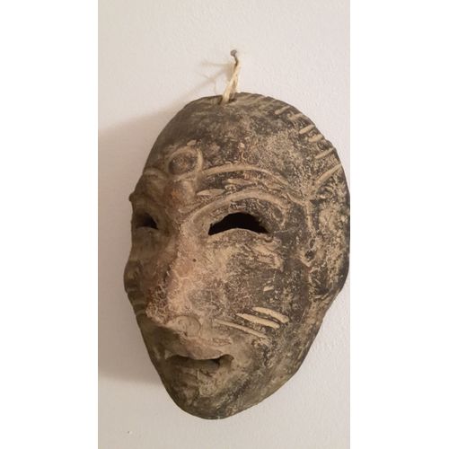 Petit Masque En Pierre