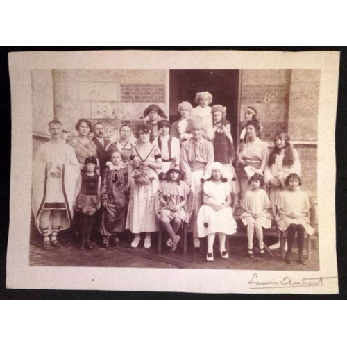 Photographie Ancienne : Troupe De Thtre En Costume Chez Le Commandant Deroche (Louis Aubert)