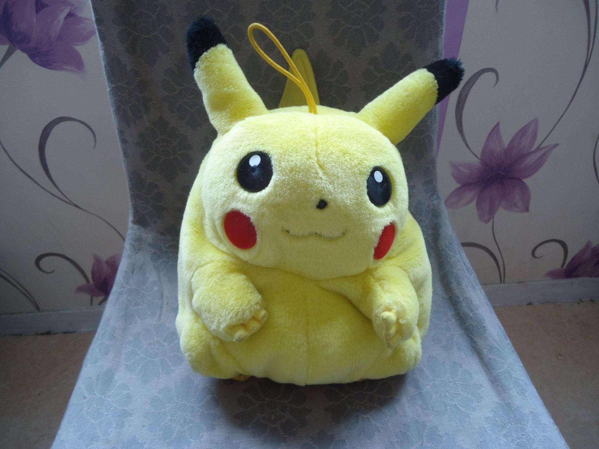 Peluche Pikachu dans son sac de couchage Ronflex – Pokemon