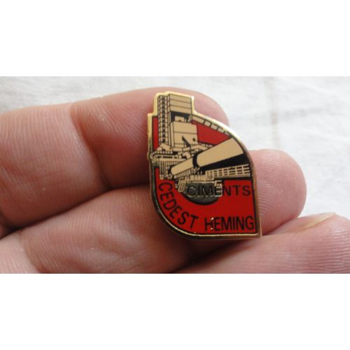 Pin's Ciments Cedest Heming