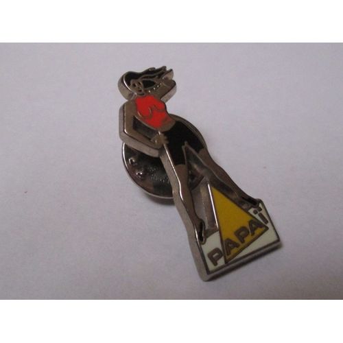 Pin's Mode Vtements / Magasin Papa (Lyon) Version Rouge Sign Arthus Bertrand
