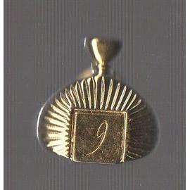 pin's lapel pins vintage PARFUM LORIS AZZARO PARIS FRANCE doré 
