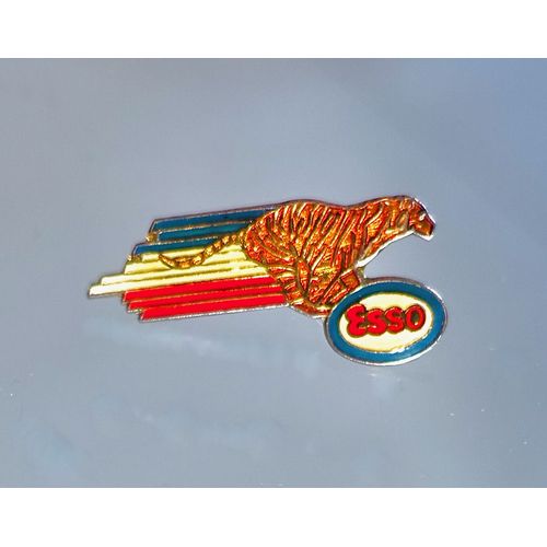 Pins Tigre Esso. Sign Ferrier.