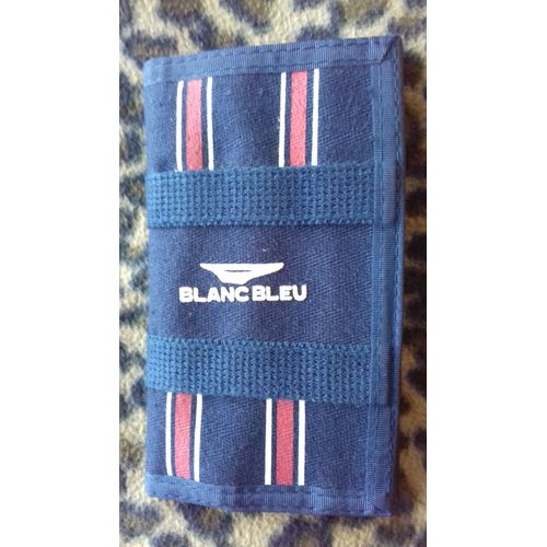 Portefeuille Blanc Bleu En Tissu  L'tat Neuf Avec Fermeture Velcro....[Collector & Rare] Sorti Dans Les Annes 1990's Pour Acheteur Nostalgique Ou Collectionneur Averti.