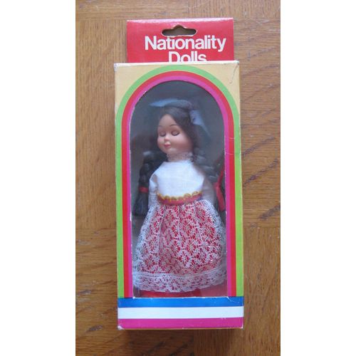 Poupe Nationality Dolls Sleeping Eyes Suisse
