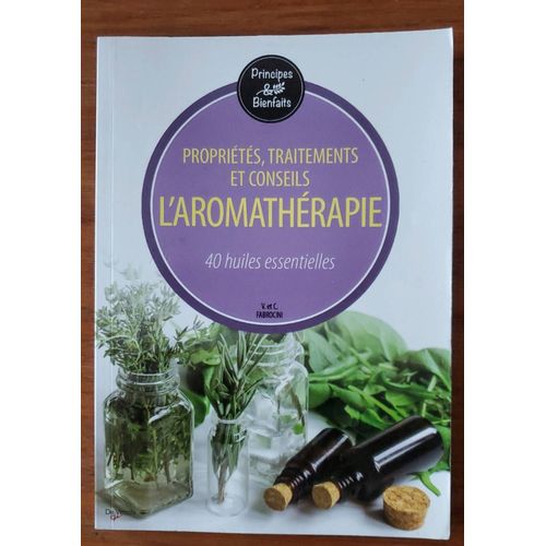 Proprits, Traitements Et Conseils L'aromathrapie 40 Huiles Essentielles Par V. Et C. Fabrocini. Editions De Vecchi.   
