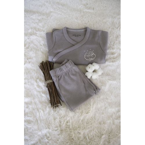 Pyjama Deux Pices Gris Violine 0-3 Mois En Coton Bio. Haut Cache-C?ur Brod Et Pantalon Avec Pieds Intgrs. Confortable, Pratique Et lgant Pour Des Nuits Douces Ds La Naissance.