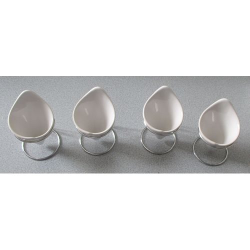 Quatre Cornets De Prsentation Pour Aliments En Cramique Blanche Sur Support Mtal  Base Stable-Parfaits Pour Du Chaud Ou Du Froid-Dimensions 7,2x12x8,4 Cm Environ-Base Du Support 7cm