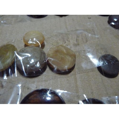 Queue2 5 Boutons Queue Marron Creme Nacre NC Dif Diam 10 12