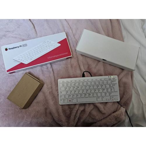 Raspberry Pi 400 (microSD, Broadcom BCM2711, 1,80 GHz, 4Go,clavier Francais (FR)