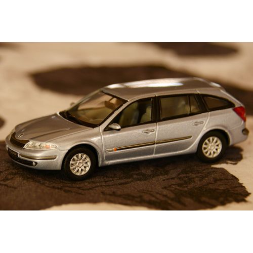 Renault Laguna Ii Estate Privilge - Universal Hobbies 1:43