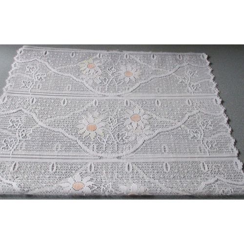 Rideau/Voilage  La Dcoupe De Chez Gifi-Modle Marguerites Au Coeur Lgrement Color (Jaune)- Morceau De 60cm Sur 1m De Haut-Finition Oeillets Passe-Tringle-Bas Dcoup Selon Photo-100%Polyester