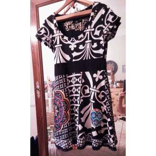 Robe Noire/ Blanche Motifs Colors Perles Cousues 40 L Desigual.
