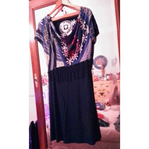 Robe Noire Motifs Colors Franges Noires Col Pendant 40 L Desigual.