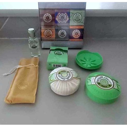 Roger & Gallet. Lot De 1 Edt Th Vert 25 Cl. Boite De 6 Savons 25 Gr + 3 Emballs. 1 Savonnette The Vert 150 Gr. 10 Pochettes Th Vert + 1 Boite En Fer Vide Vintage Edc Bouquet Imprial