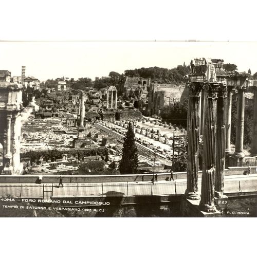 Rome . Roma . Forum . Foro Romano Dal Campidoglio   . Italie .1950