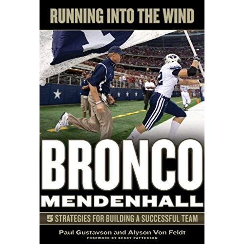 Running Into The Wind: Bronco Mendenhall: 5 Strategies For Building A Successful Team   de Paul Gustavson 