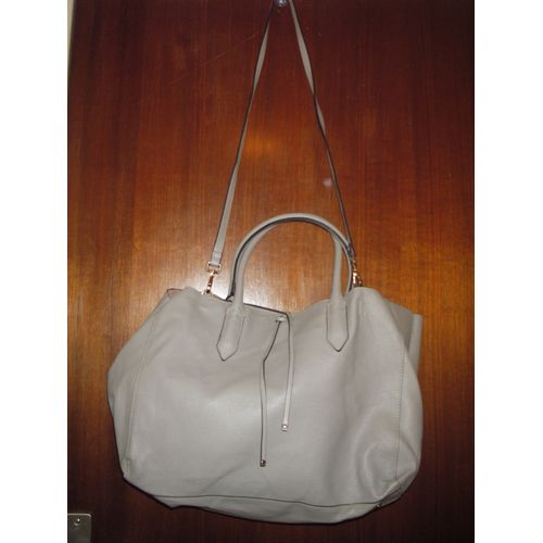 Sac Cabas Souple  Hanse Et Bandoulire De Marque H&m, Une Grande Poche Principale, Fermeture Lacet, Une Pochette Zippe Intrieure, Coloris Beige, Fantaisie Effet Relief, Clous De Support Sur Le Fond