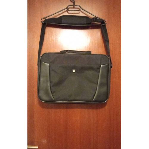 Sacoche Ordinateur Zippe  Hanse Rglable Hp, Coloris Noir, Intrieur Gris, Matires : Tissu Impermable, Dferlante, 2 Bandes En Simili Cuir Sur Les Cts  L'avant.