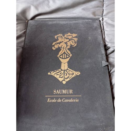Saumur Gravures De L'cole De Cavalerie , Fascicule Et 8 Gravures Des Laboratoires Sandoz En Feuilles Sous Portefeuille A Lacets 8 Gravures questres En Couleurs Excutes Par Adolphe Adam En 1869   