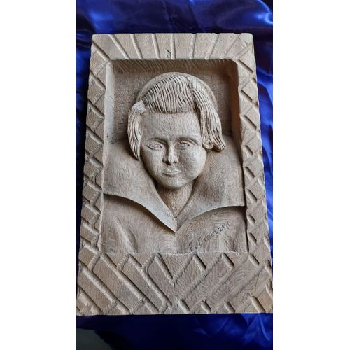 Sculpture Ludwig Van Beethoven Sur Bois Brut 18.5 X 29.5 Cm Et 4 Cm D'paisseur 1.262 Kg Signe F Ciolczyk