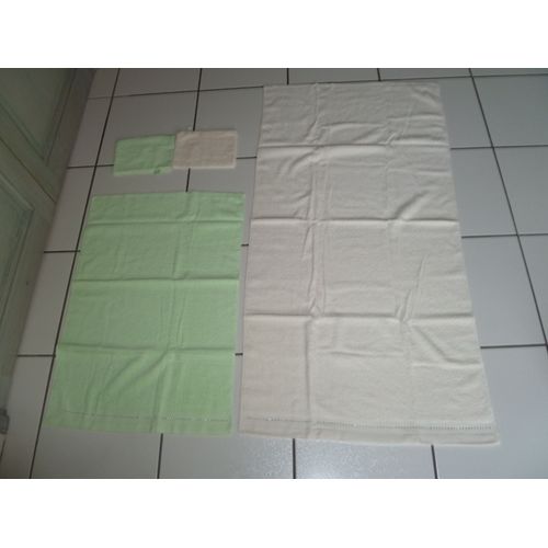 Set ponge 4 Pices Avec Strass Neuf : 2 Serviettes + 2 Gants (Vert Clair Et cru)