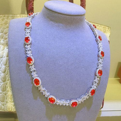 Simulation De Bijoux Haute Dfinition Recommande Collier De Rubis Galaxie Lumineuse Pleine De Diamants Collier D'oeuf De Colombe Lvn4019