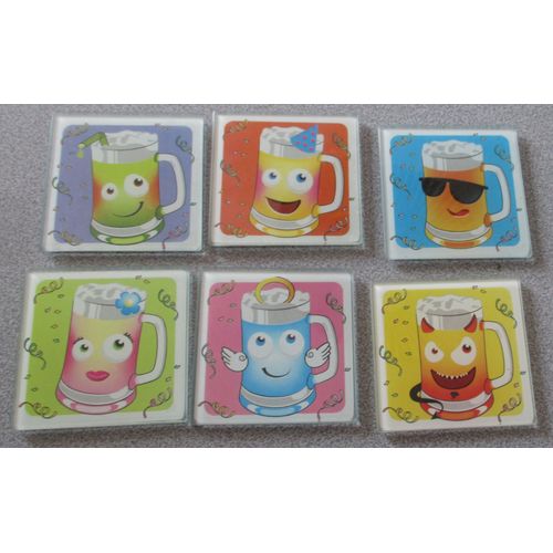 Six Desssous De Verre Rigolos En Verre - Multicolores Et Tous Diffrents - Chacun Avec Le Dessin D'une Chope Avec Un Visage Drle Sur Fonds Jaune/Orange/Rose/Vert/Bleu Ou Violet - Forme Carre 9x9cm