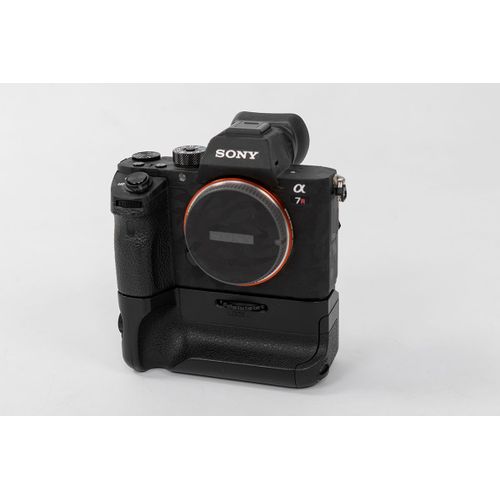 SONY A7R II 42.4 mpix + Poigne et extras batteries
