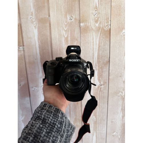 Sony Alpha 3000 (model ILCE-3000K) 20.1 mpix + Objectif Sony 18-55MM f/3,5-5,6 OSS