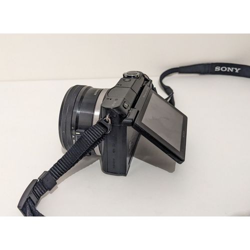 Sony Alpha Nex-3N 16 mpix + Objectif SEL-P1650 Monture E APS-C 16-50 mm F3.5-5.6