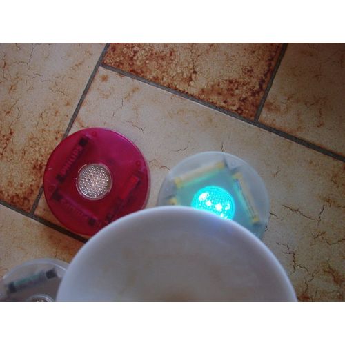 Sous Verres,4, Qui Changent De Couleur Quand Un Verre Est Pos Dessus, Fonctionnent  Avec 3 Pile R3 Fourni