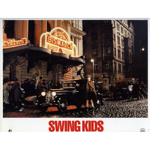 Swing Kids : Photo D'exploitation Cinmatographique - Format 22x28.5 Cm - De Thomas Carter Avec Robert Sean Leonard, Christian Bale, Frank Whaley, Barbara Hershey, Tushka Bergen, David Tom - 1993