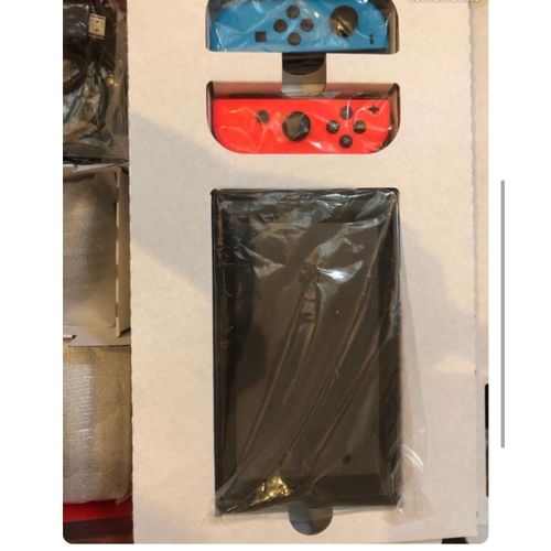 Switch Avec Accessoires Sa Bote D'origine Et Ses Emballages, Vendue Avec 4 Jeux Fifa21, Nba21, Super Mario Bros.U Et Crbrale Acadmie Avec Une Manette Et Aussi Une Glass De Protection De Lcran