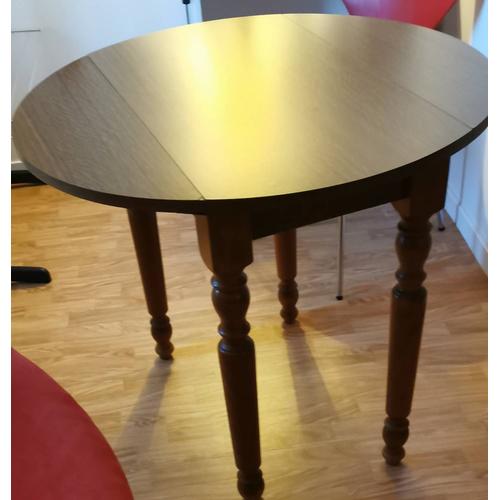 Table En Bois Marron Fonc