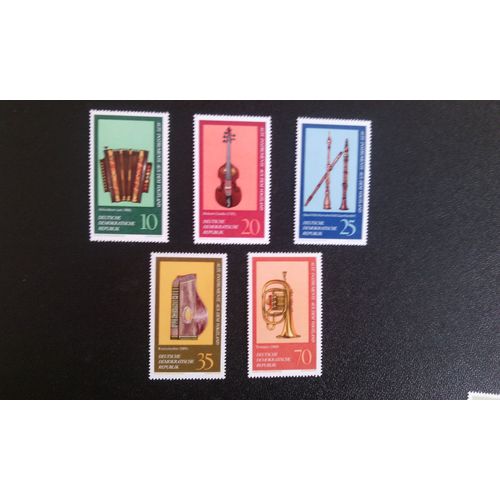 Timbre Allemagne De L'est (Ddr/Rda) Yt 1900  1904 Sries: Vieux Instruments De Musique 1977