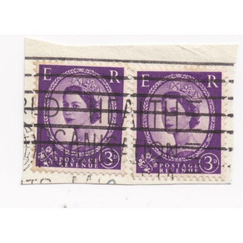 Timbre Royaume Uni : 2 Timbres Oblitrs, Reine Elizabeth I I De Trois Quart Face Dans Un Cadre Ovale Sur Fond Violet, Type Wilding, 3 Pence