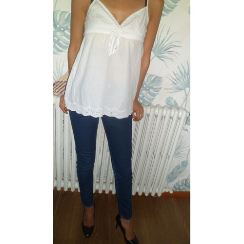 Top Blanc La Redoute, Dtail Broderie Anglaise. Taille 36. Coton. Fermeture Eclair Au Dos. Longueur Totale : 46 Cm Environ,  Partir Du Bustier.