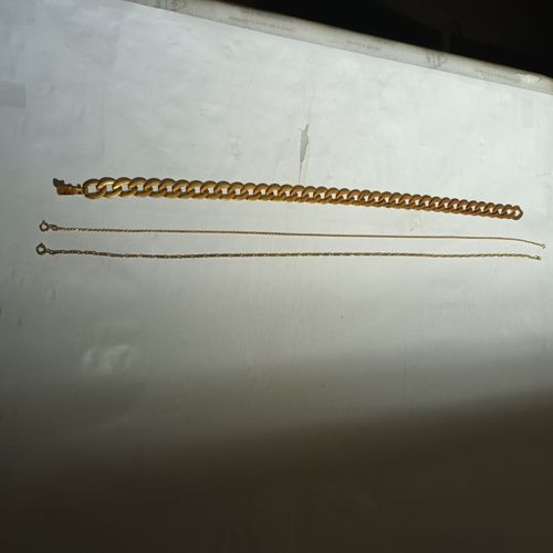 Trois Chaines En Or Pour Un Poids De 38.55 G Or Jaune 18 Carats